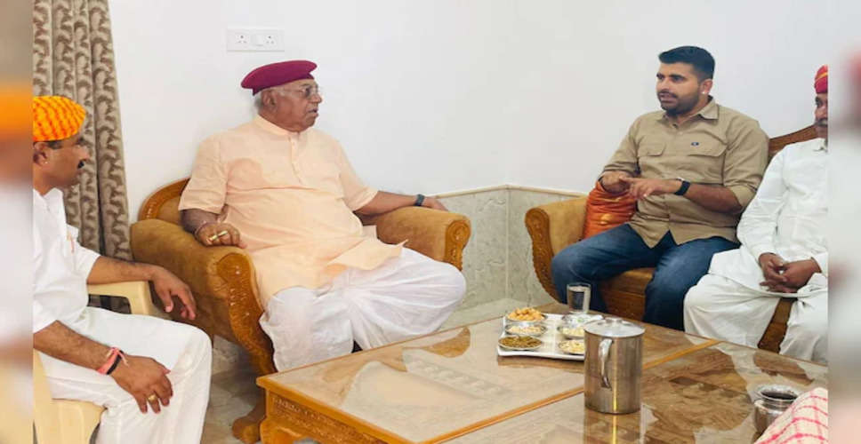 Lok Sabha Election के बीच रवींद्र भाटी ने की BJP नेता देवी सिंह भाटी से मुलाकात
