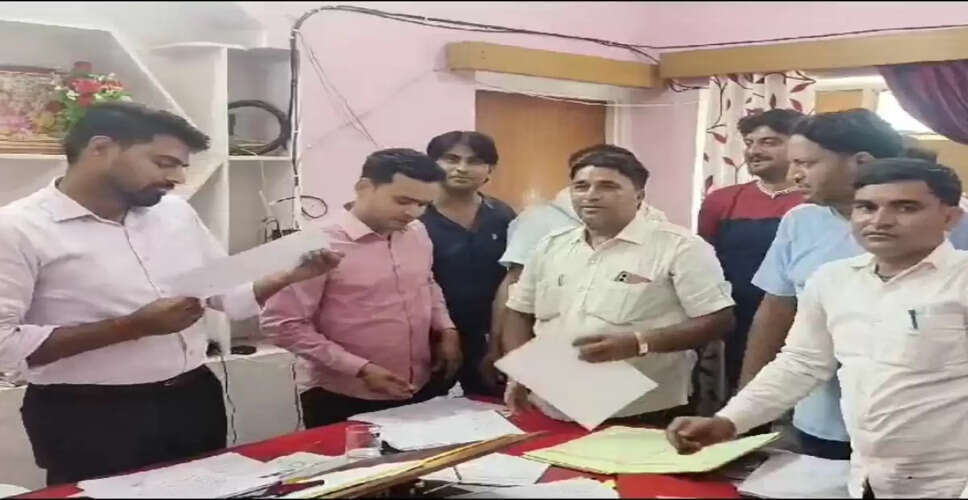 Karoli सरपंच बोले, स्वीकृति के अभाव में जरूरतमंदों को नहीं मिल रहा रोजगार