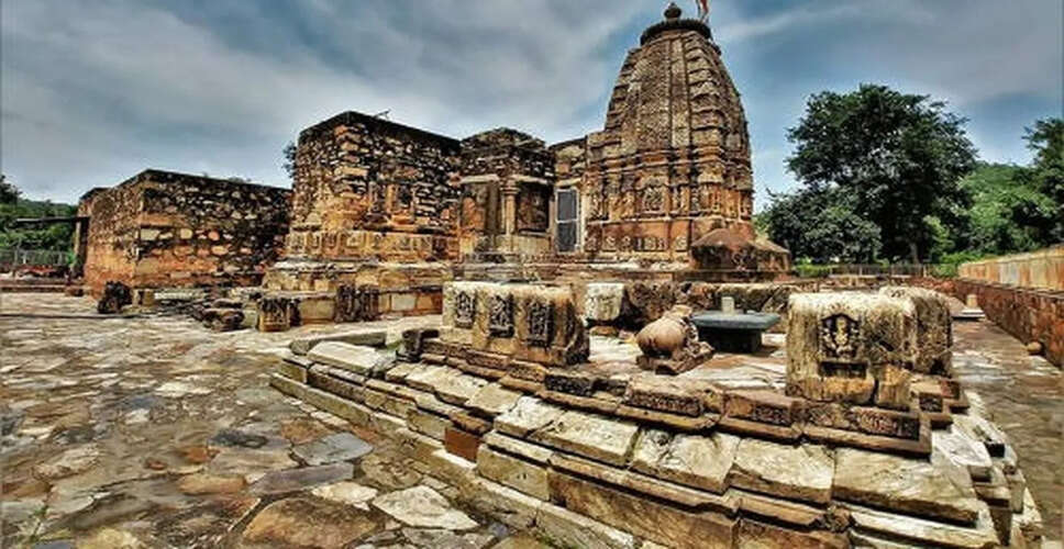 Alwar&nbsp;नीलकंठ महादेव मंदिर में नीलमणि पत्थर से बना हुआ शिवलिंग मौजूद&nbsp;