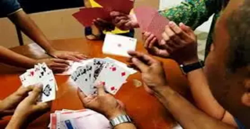 Dungarpur ताश के पत्तों पर जुआ खेलते छह गिरफ्तार, 6600 रुपये बरामद