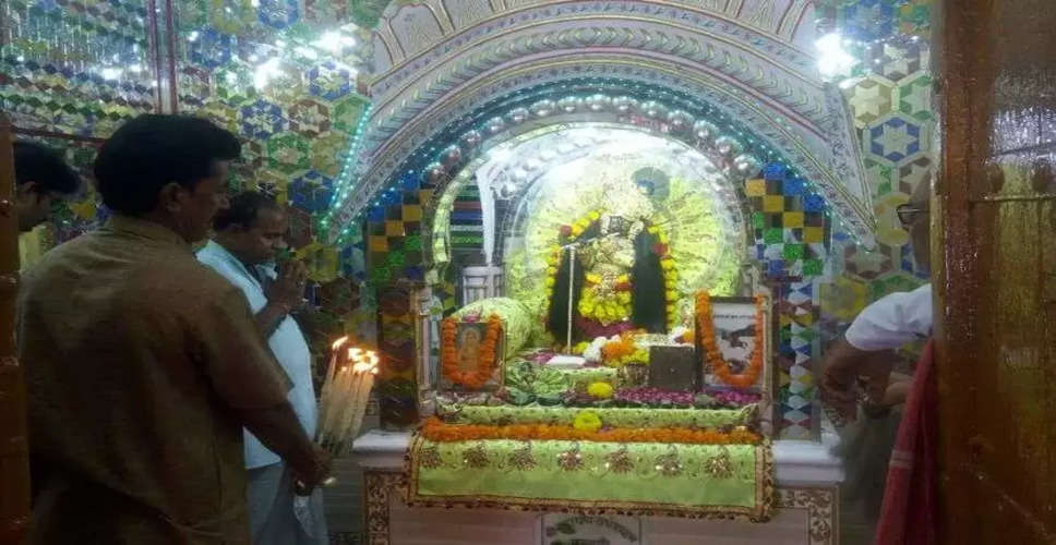 Sikar कृष्ण जन्माष्टमी पर 600 वर्ष पुराने बांके बिहारी जी के मंदिर में विशेष पूजा का हुआ आयोजन