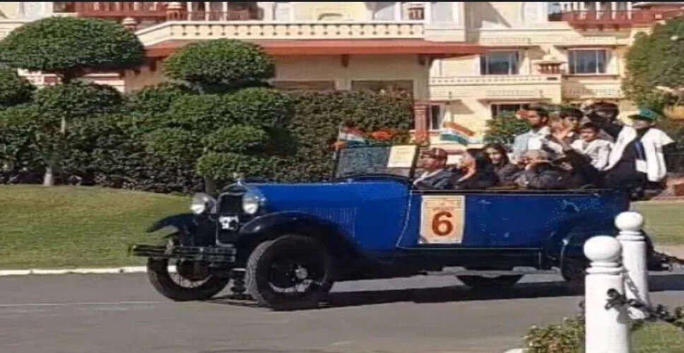 जयपुर की सड़कों पर दौड़ीं 100 से ज्यादा विंटेज कारें, शहर बना इतिहास और शान का गवाह