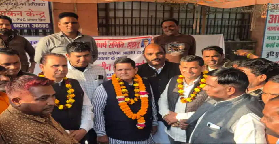 सफाई कर्मचारियों का धरना विधायक की मध्यस्थता में समाप्त