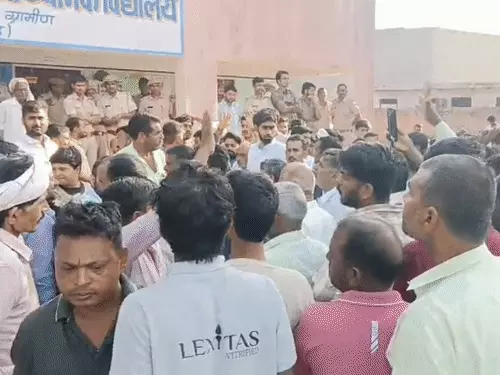जयपुर में वोटिंग के दौरान मशीन का बटन खराब, चुनाव चिन्ह साफ नहीं दिखा; कानोटा में मतदान रोका गया