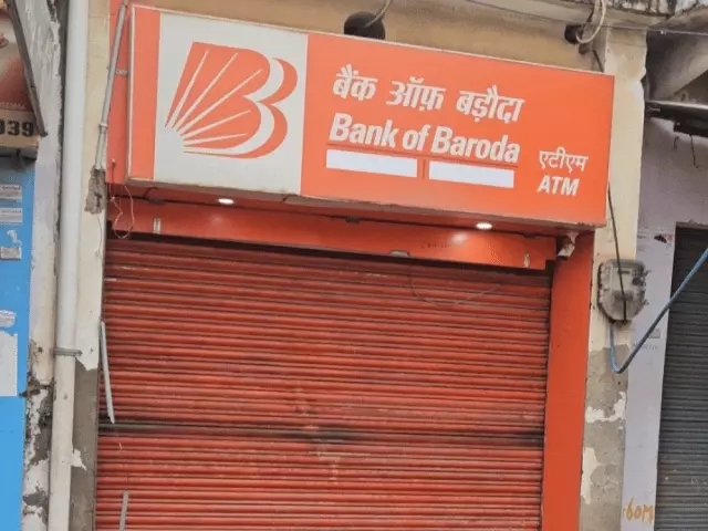 भरतपुर में ATM काट रहे दो बदमाश गिरफ्तार, गश्त कर रहे कांस्टेबल ने सूझबूझ से दबोचा; शटर बंद कर रोकी वारदात