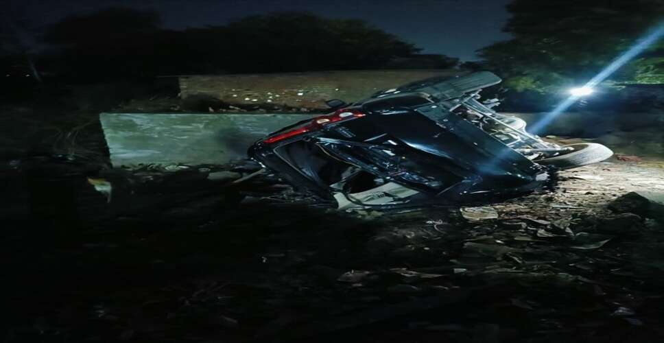 उदयपुर में भीषण सड़क हादसा: तेज रफ्तार स्कॉर्पियो ट्रेलर से टकराई, वाहन के उड़े परखच्चे