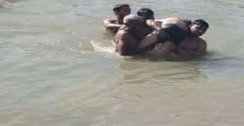 दौसा में बाणगंगा नदी में डूबे भाई-बहन समेत तीन बच्चेv