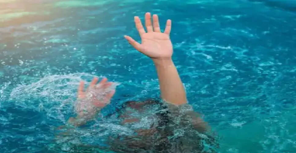 मां के सेल्फी लेते वक्त हुआ दर्दनाक हादसा, गोद से फिसली बच्ची तीसरी मंजिल से झील में गिरी; मौत