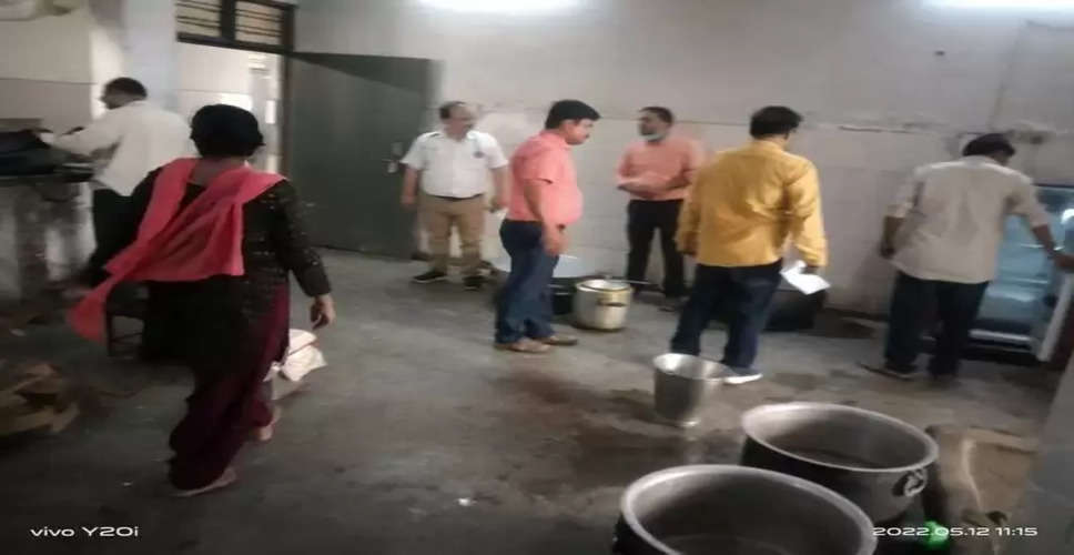 Pratapgarh में खाद्य विभाग की और से साफ सफाई के दिए निर्देश