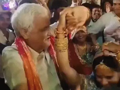 महवा में समारोह के दौरान कृषि मंत्री किरोड़ी लाल मीणा ने किया डांस, वीडियो वायरल