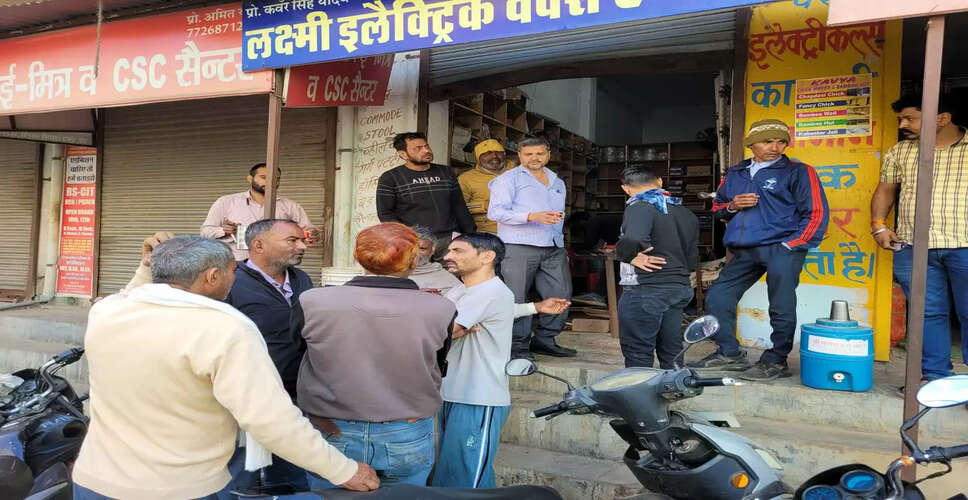 Karoli&nbsp;इलेक्ट्रॉनिक्स शोरूम का शटर तोड़कर 7 लाख के उपकरण व 95 हजार रुपये चोरी