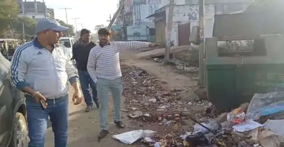 दौसा में कचरे के ढेर देख भड़के एडीएम, नगर परिषद को लगाई फटकार