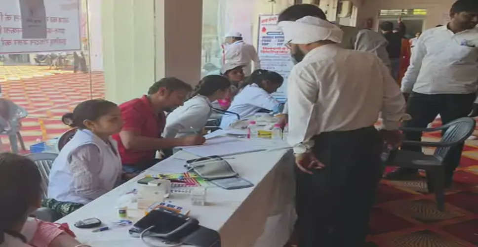 Bhilwara में हुआ रक्तदान शिविर का आयोजन, जांच में 374 लोगों को मिला लाभ