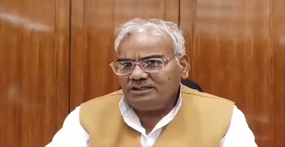 अजमेर में शिक्षा मंत्री मदन दिलावर का राहुल गांधी पर तंज, बोले- &ldquo;अभी बच्चा बुद्धि है&rdquo;अजमेर में शिक्षा मंत्री मदन दिलावर का राहुल गांधी पर तंज, बोले- &ldquo;अभी बच्चा बुद्धि है&rdquo;