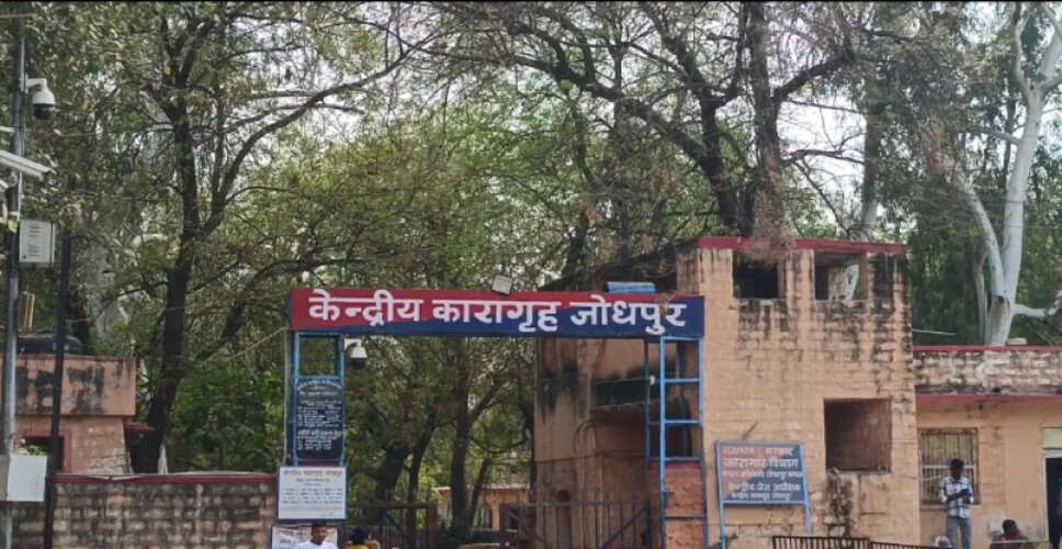 जोधपुर सेंट्रल जेल में इफ्तार पार्टी की फोटो वायरल, जेल अधीक्षक एपीओ; तलाशी में मिले 13 मोबाइल