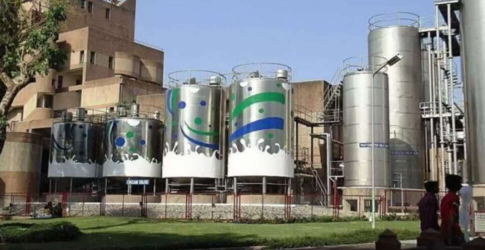 Karoli&nbsp;अधिकारियों की अनदेखी से दुग्ध संग्रहण केंद्र बना सरस डेयरी प्लांट