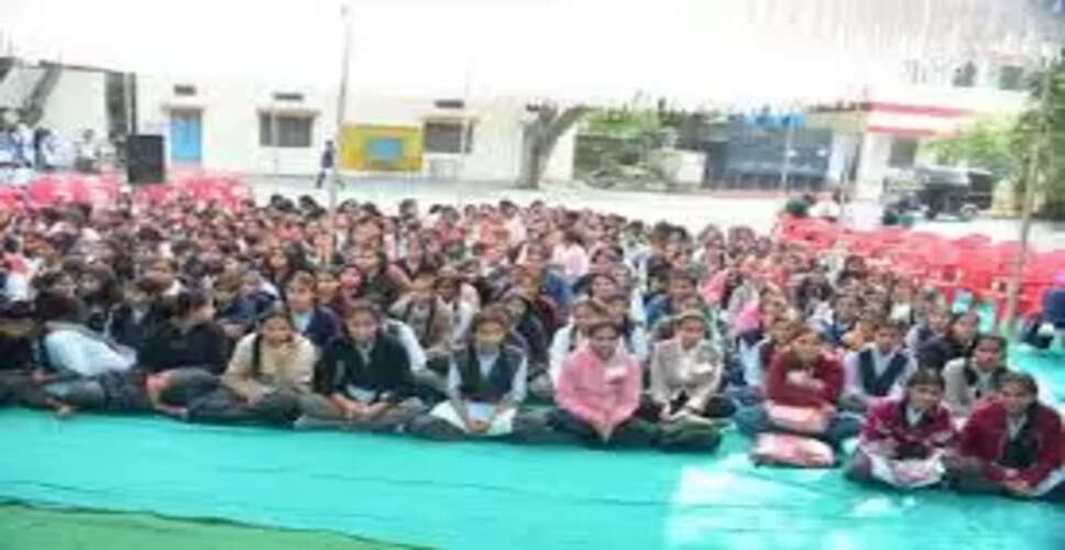 जिला स्तरीय युवा महोत्सव में उमड़ी प्रतिभा की बयार, हजारों युवाओं ने चमकाई कला