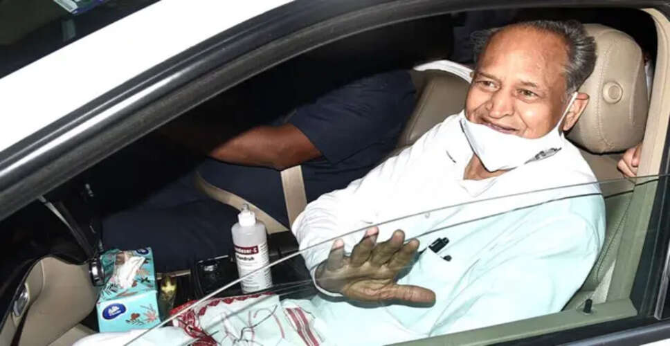 सड़क पर अशोक गहलोत का सीधा एक्शन! कार रोककर बाइक सवार को दे डाली ये नसीहत, पूर्व CM का वीडियो वायरल 