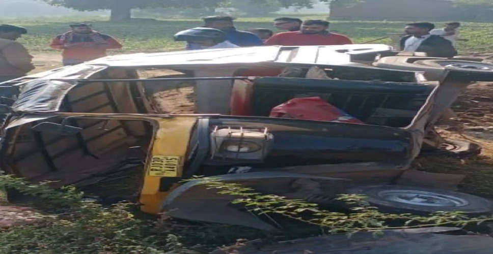 Banswara में चिड़ियावासा के पास ऑटो अनियंत्रित होकर पलटा, 4 लोग घायल