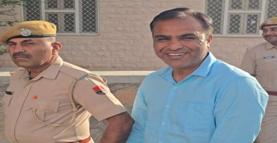 पत्नी पर फायरिंग करने वाले पति को 10-साल की सजा:खुद की कनपटी पर भी मारी थी गोली, सजा सुनने के बाद हंसते बोला- ऐसा क्या कर दिया