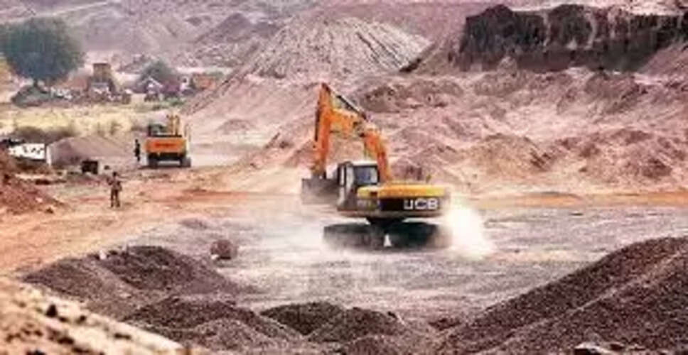 Sawaimadhopur&nbsp;लगातार चल रहे अवैध खनन से थनेरा की पहाड़ियां विलुप्त होने के कगार पर, आवंटित क्षेत्र को कर रहे खोखला