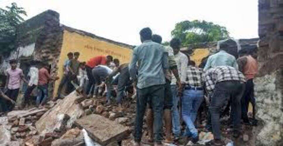 बाड़मेर स्कूल हादसे पर मानव अधिकार आयोग सख्त, बाड़मेर स्कूल हादसे पर मानव अधिकार आयोग सख्त, कलेक्टर-एसपी से मांगी रिपोर्टकलेक्टर-एसपी से मांगी रिपोर्ट