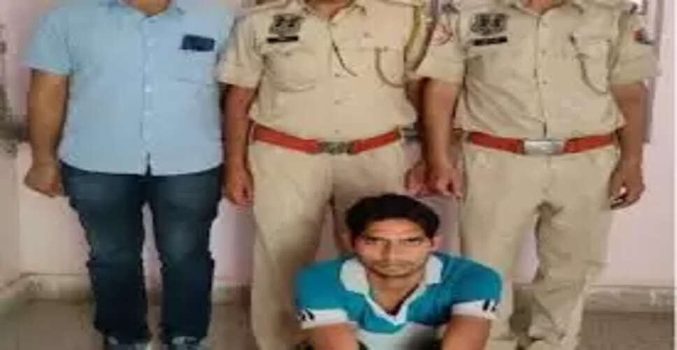 Karoli&nbsp;कॉलेज परीक्षा में डमी अभ्यर्थी पकड़ा गया, पुलिस को सौंपा