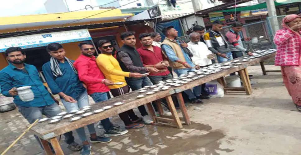 Bhilwara सीमलिया में दूधाखेड़ी माताजी के दर्शनार्थियों का खीर खिलाकर स्वागत किया