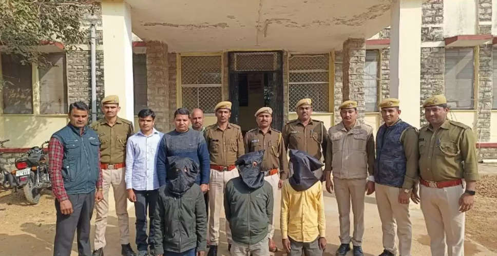 Chittorgarh में घर में घुसकर मां-बेटे को बंधक बनाकर लूट करने का मामला, पुलिस ने तीन आरोपियों को बापर्दा किया गिरफ्तार, नाबालिग से सोने-चांदी के गहने बरामद