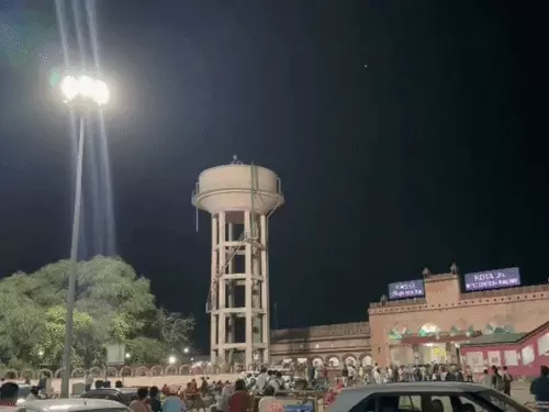 कोटा में पानी की टंकी पर चढ़ा युवक, रेलवे स्टेशन के पास मचा हंगामा