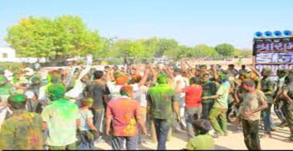 भीलवाड़ा पुलिस लाइन में होली का रंगीन उत्सव, जवानों ने एसपी को कंधों पर उठाकर किया डांस