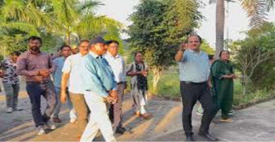 झालावाड़ नगर परिषद का औचक निरीक्षण, आयुक्त अनुपस्थित मिलने पर एडीएम अनुराग भार्गव नाराज