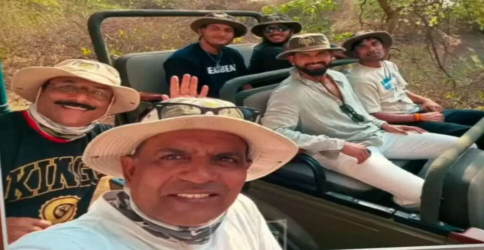 रणथम्भौर में वाइल्ड एडवेंचर ट्रिप का मजा लेते दिखे फेमस क्रिकेटर श्रेयस अय्यर, रिद्धी और शावकों को देख रोमांचित हुए खिलाड़ी