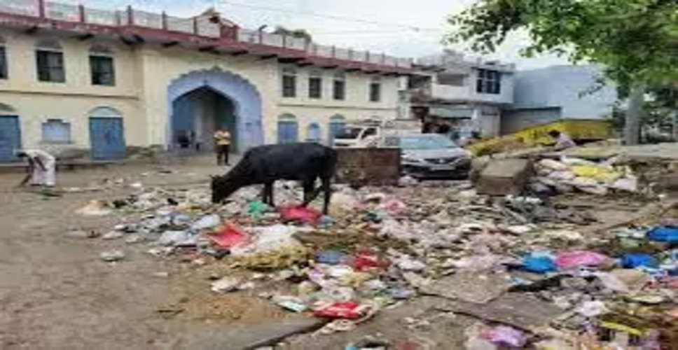 Alwar में सफाई व्यवस्था हुई बदहाल, जिम्मेदार बेखबर, लगे गंदगी के ढेर