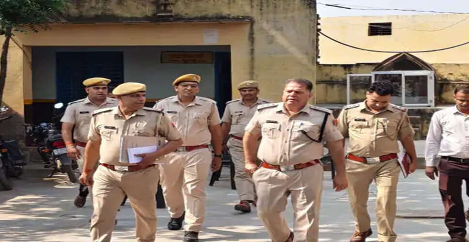 धौलपुर में पंचायत चुनावों को लेकर पुलिस अलर्ट, मतदान केंद्रों का निरीक्षण कर सुरक्षा व्यवस्था का लिया जायजा