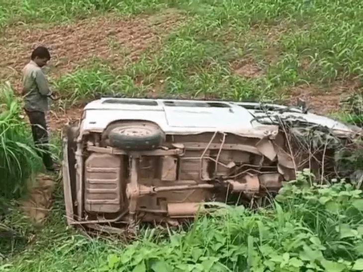 बच्चों से भरी स्कूल वैन पलटी, 14 घायल; तेज रफ्तार के कारण बेकाबू हुई गाड़ी, मची चीख-पुकार