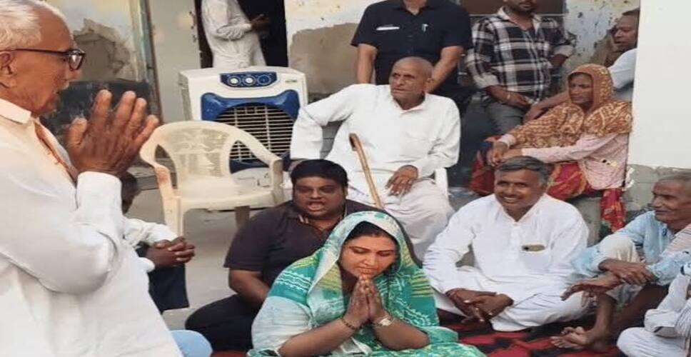 PWD दफ्तर में धरने पर बैठीं विधायक ने काटी सब्जी, जटमासी-रूपवास रोड बनाने की मांग; ठेका कंपनी को ब्लैकलिस्ट करने की मांग