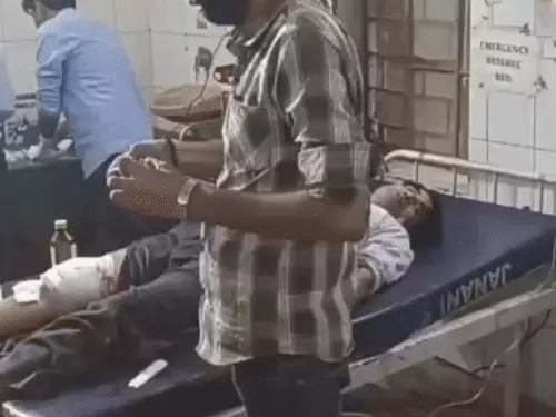 बांदीकुई में ट्रोले ने दो बाइकों को मारी टक्कर, दो युवकों की मौत; दंपती गंभीर घायल