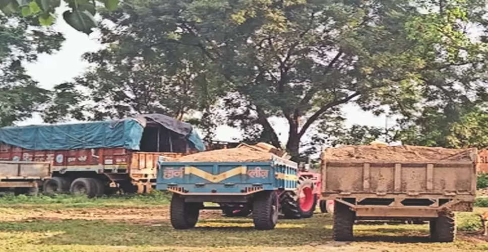  Dholpur पुलिस ने चंबल बजरी परिवहन को लेकर की करवाई, चंबल रेता से भरी 3 ट्रैक्टर-ट्रॉली पकड़ी