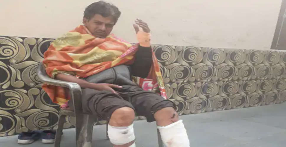 Ajmer काकड़ी में युवक की बेरहमी से पिटाई : घर नहीं पहुंचने पर पत्नी व मां की तलाश में गए, हालत गंभीर मिली