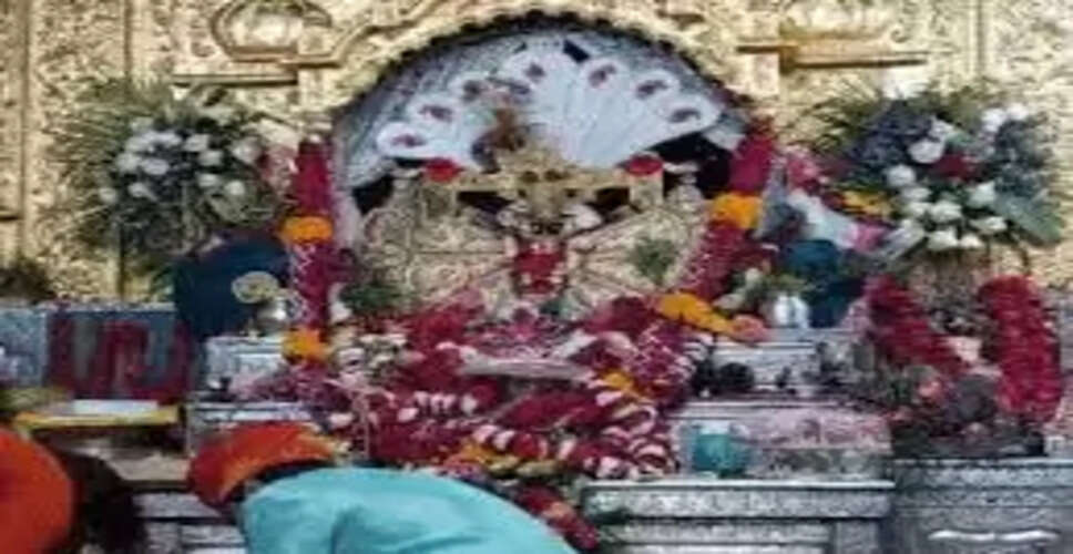 Jaipur&nbsp;&nbsp;पंचामृत अभिषेक के साथ मनमोहक शृंगार, मथुरा-वृंदावन की तर्ज पर सजी झांकियां