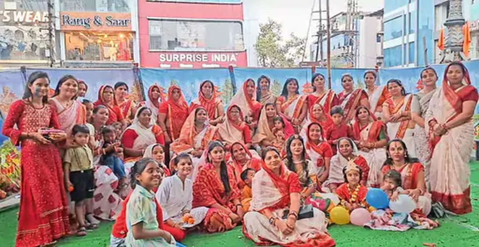 Bhilwara प्रजापति समाज की महिला मंडल ने भजन संध्या की,  खेली पुष्प होली 
