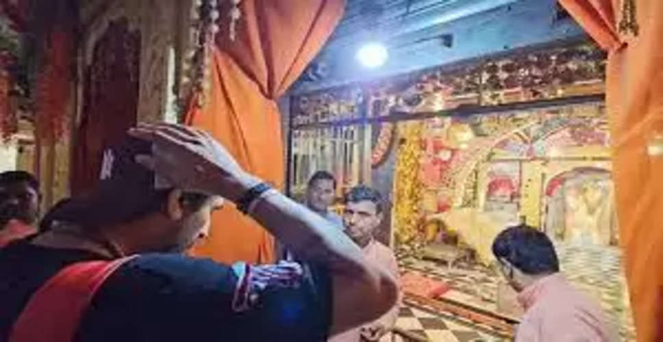 Dausa मेहंदीपुर बालाजी पहुंचे क्रिकेटर इशांत शर्मा,  मंदिर में की पूजा-अर्चना 