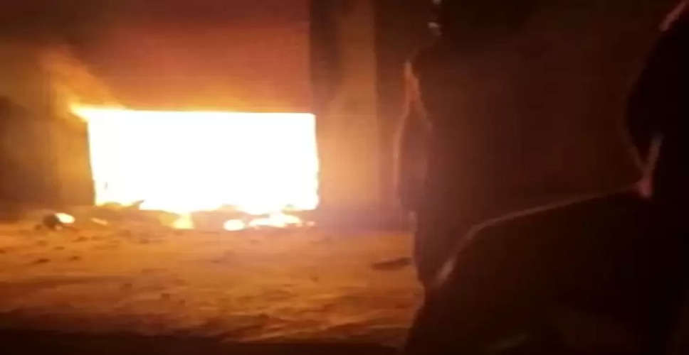 Dausa बिजली विभाग के स्टोर में लगी आग, 2 घंटे शहसर में बंद रही सप्लाई