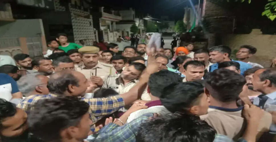 Rajasthan Breaking News: श्रीगंगानगर में 9 साल की मासूम की हत्या के मामले में परिजनों का धरना जारी, एसएचओ सहित पूरे पुलिस जाब्ते को हटाने मांग