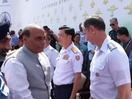 जोधपुर में राजनाथ सिंह ने दी चेतावनी, बोले- समुद्री रास्तों का हथियार के रूप में हो रहा इस्तेमाल; आसमान में एक साथ उड़े खतरनाक फाइटर जेट