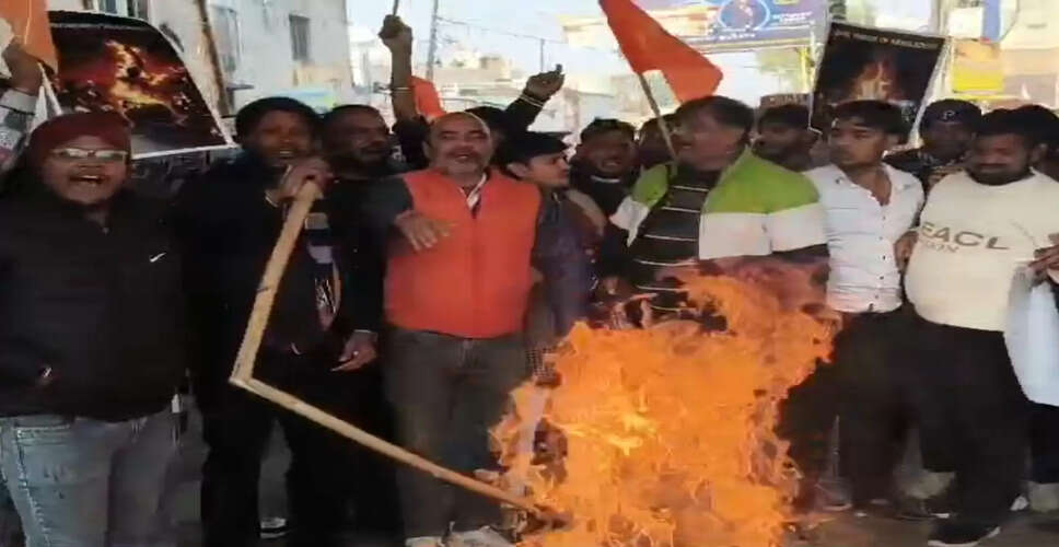 कोटा में बांग्लादेश में हिंदू उत्पीड़न और दीपू दास की हत्या के विरोध में मशाल आक्रोश रैली
