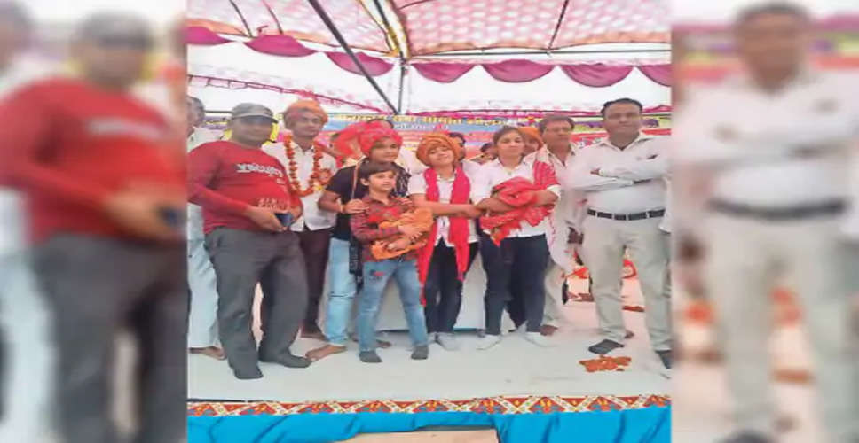  Dholpur में प्रथम जिकड़ी भजन प्रतियोगिता का आयोजन, नहीं हो सका विजेता का निर्णय कमेटी ने सभी दस कलाकारों को बांटी बराबर राशि