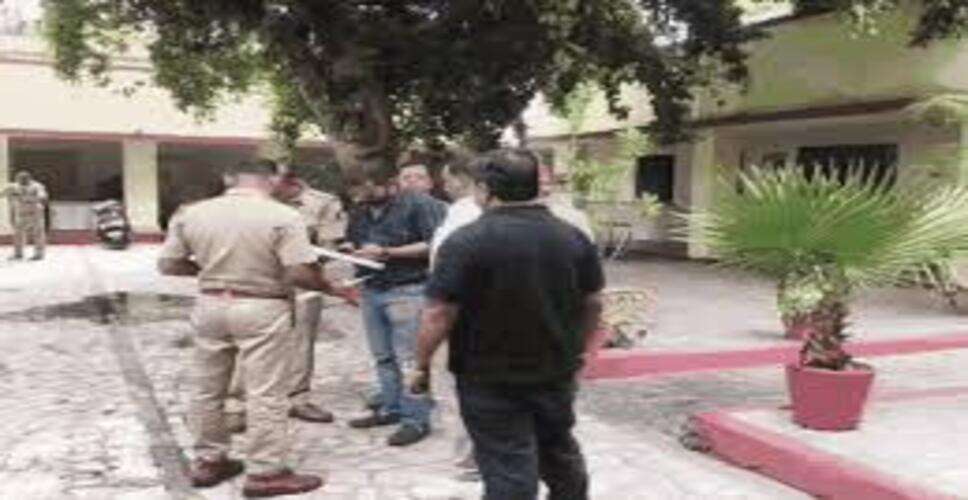 उदयपुर में कांग्रेस का अनोखा विरोध: सूरजपोल थाने में किया हनुमान चालीसा पाठ, लखनऊ की घटना पर जताया आक्रोश