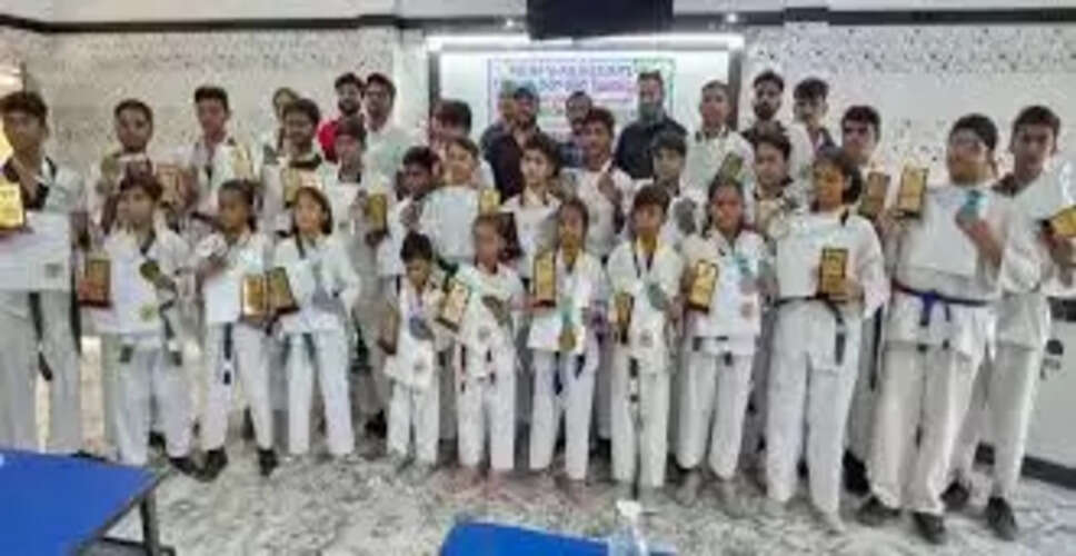 Karoli&nbsp;धानवी ने राज्य स्तरीय प्रतियोगिता में एक साथ जीते चार पदक